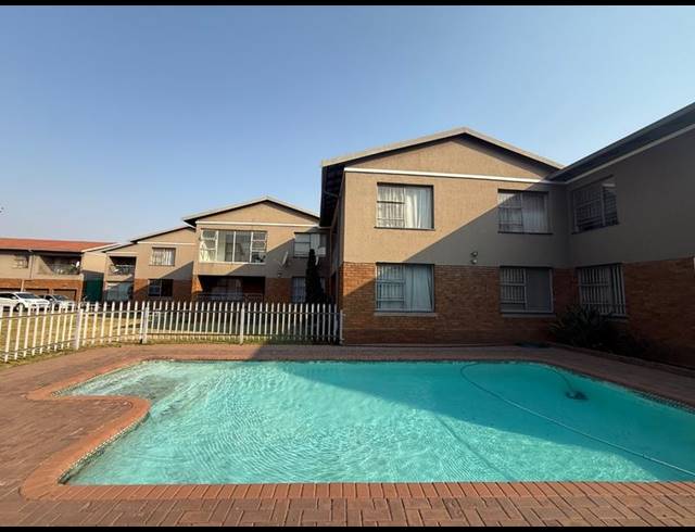 2 BEDROOM APARTMENT FOR SALE IN VANDERBIJLPARK CE 3
